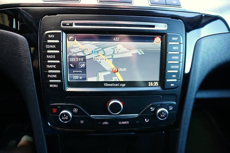 Ford S-MAX (2014) TITANIUM 2,0 TDCI 103 kW - fotka 30 z 39