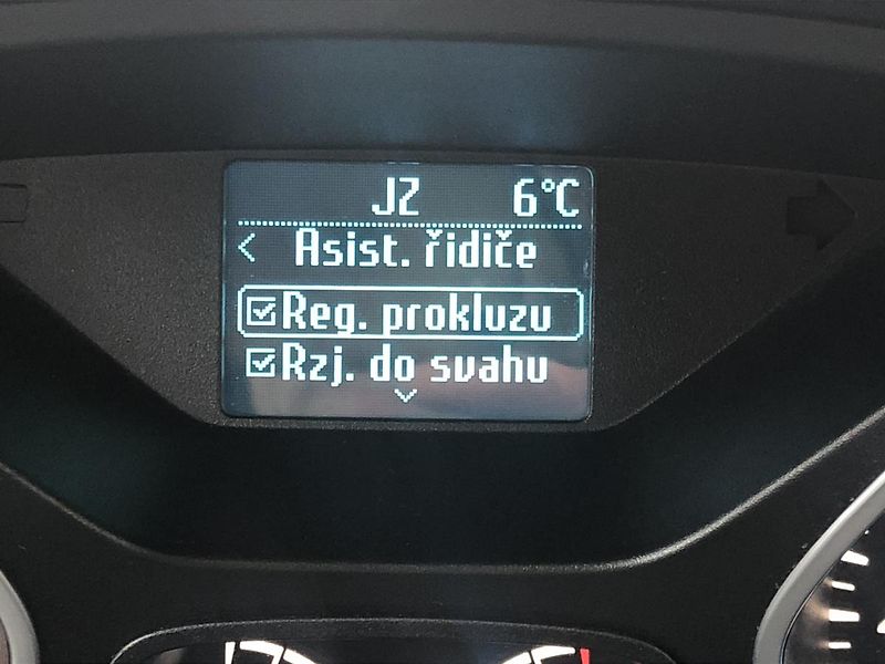 Ford Kuga (2015) 1,5 110kW 1.majitel pěkný stav - fotka 38 z 63