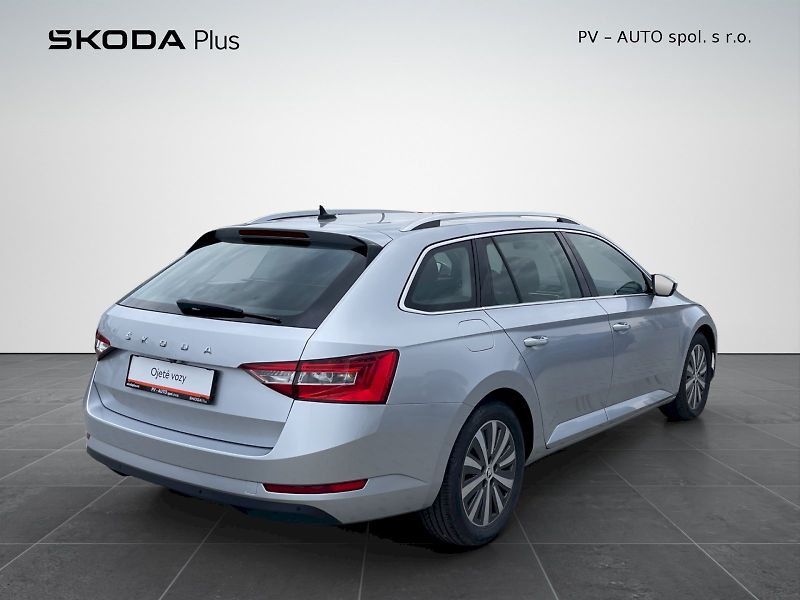Škoda Superb (2022) 2.0 TDI 110kW DSG Style Plus c - fotka 2 z 34