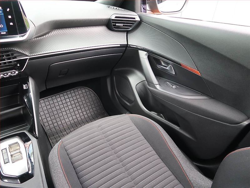Peugeot 2008 (2023) 1.2 PureTech, Automat - fotka 8 z 18