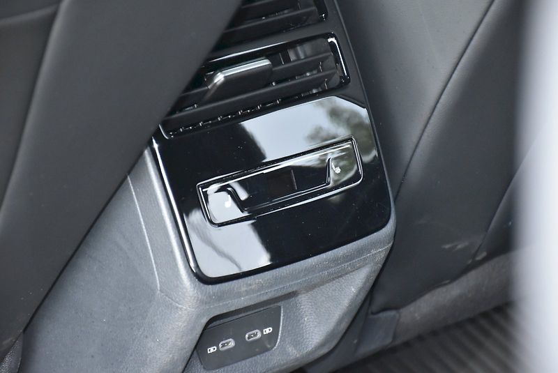 Volkswagen ID.7 Tourer (2024) Pro S People 210kW 86kWh - fotka 27 z 34