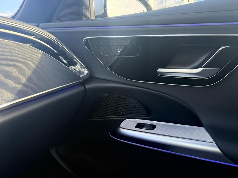 Mercedes-Benz Třídy E (2024) E 300 de 4MATIC kombi - fotka 19 z 23