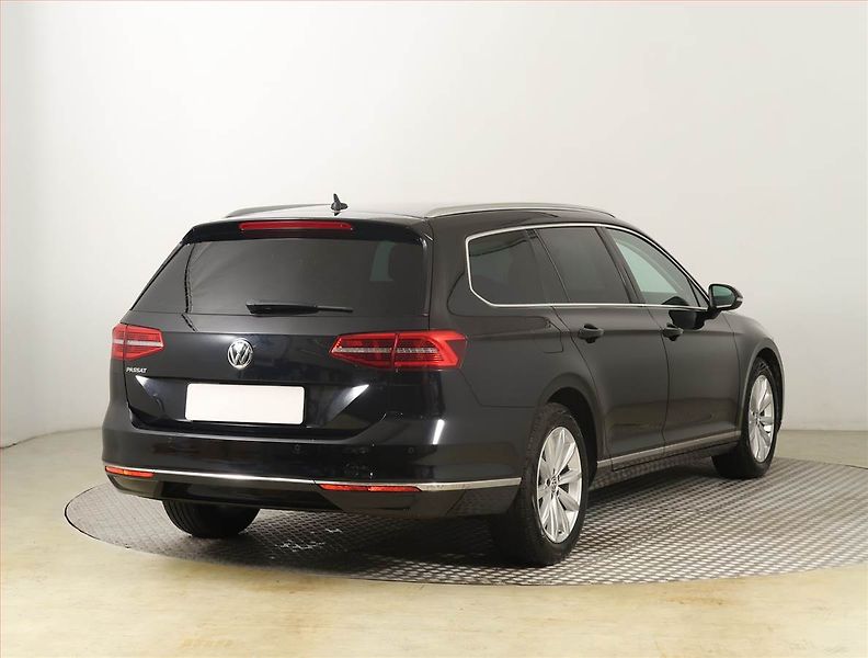 Volkswagen Passat (2019) Highline 2.0 TDI, Automat - fotka 5 z 22