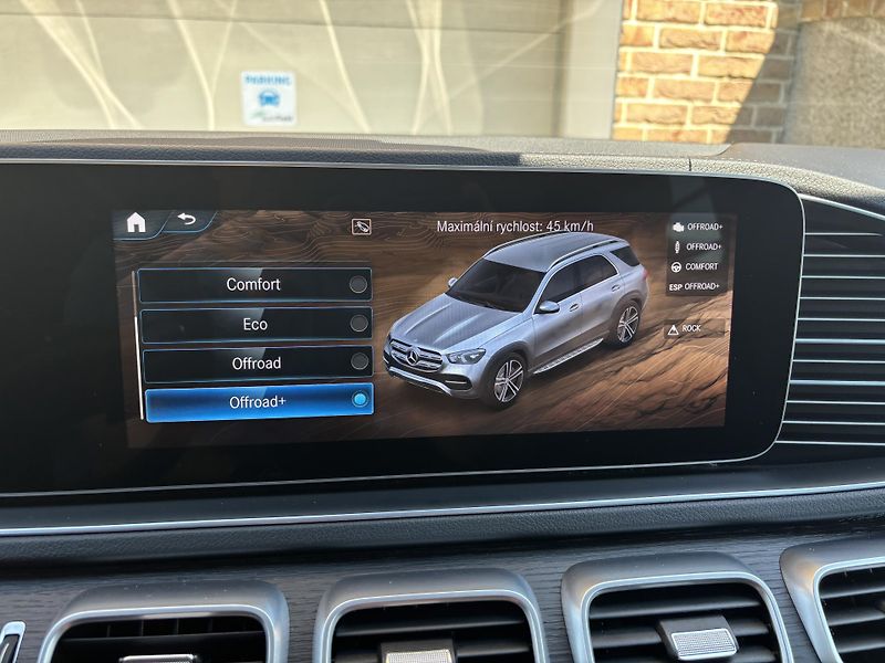 Mercedes-Benz GLE (2023) 400d 4MATIC 9GTRONIC AMG Paket - fotka 145 z 166