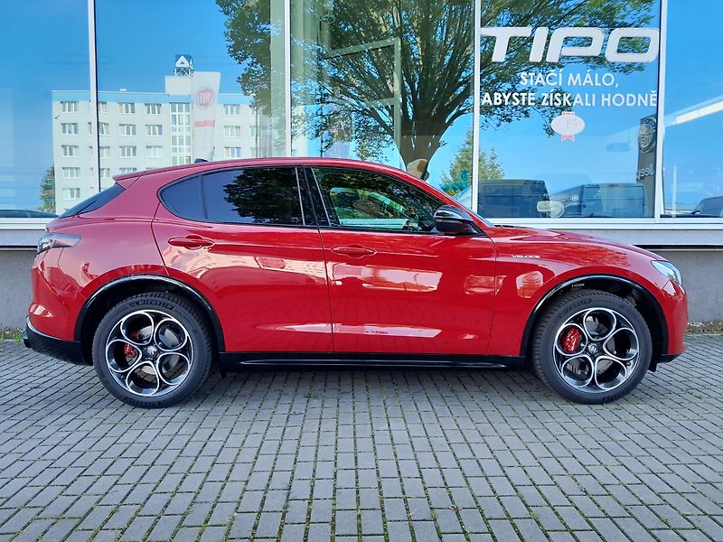 Alfa Romeo Stelvio (2025) Veloce 4x4 2,2 MTJ  210PS - fotka 5 z 34