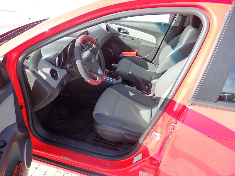 Chevrolet Cruze 1.6i ESP, 6x AIRBAG - fotka 6 z 14