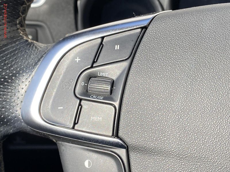 Citroën C4 (2012) 1.6VTi, ČR, Exclusive - fotka 14 z 17