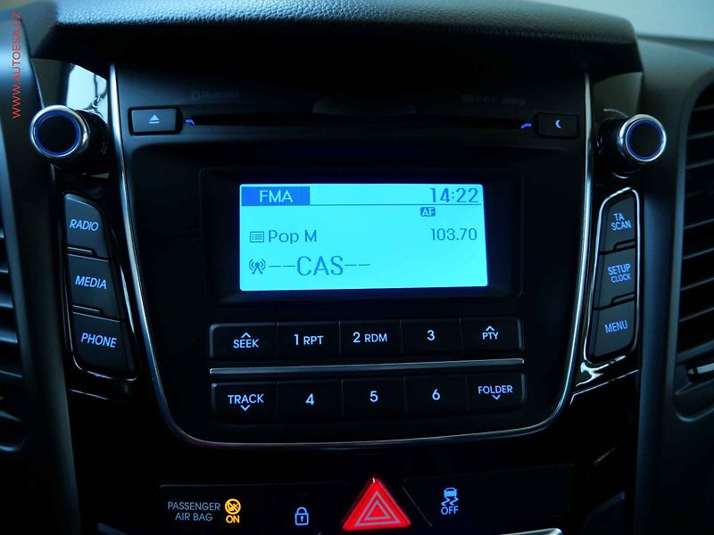 Hyundai i30 (2017) 1.6GDi, ČR, ČR, výhř.sed. - fotka 17 z 19