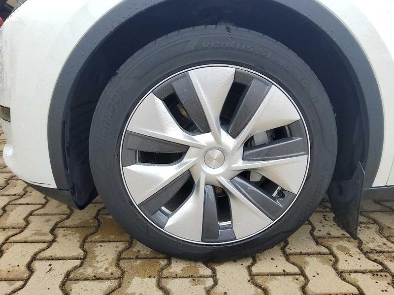 Tesla Model Y LONG RANGE DUAL MOTOR  93,9% - fotka 3 z 10