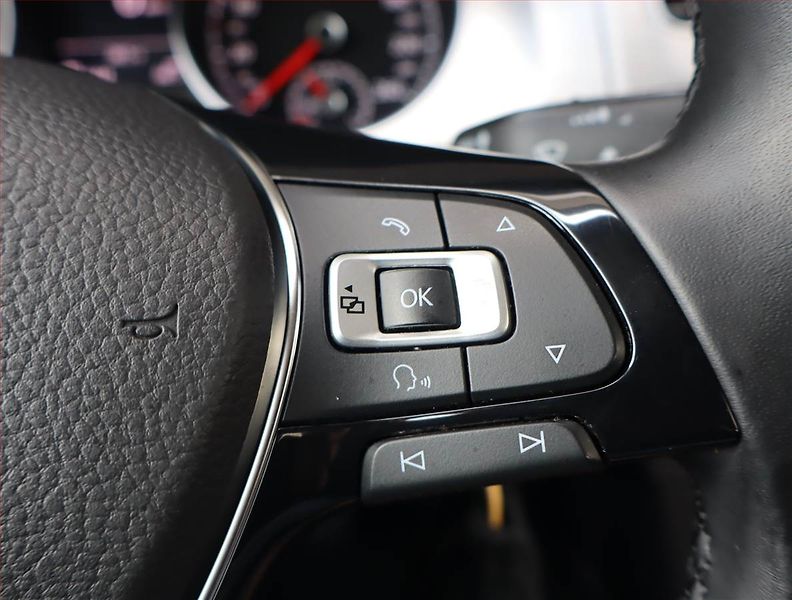 Volkswagen Golf (2015) 1.6 TDI, Serv.kniha, Tempomat - fotka 16 z 20