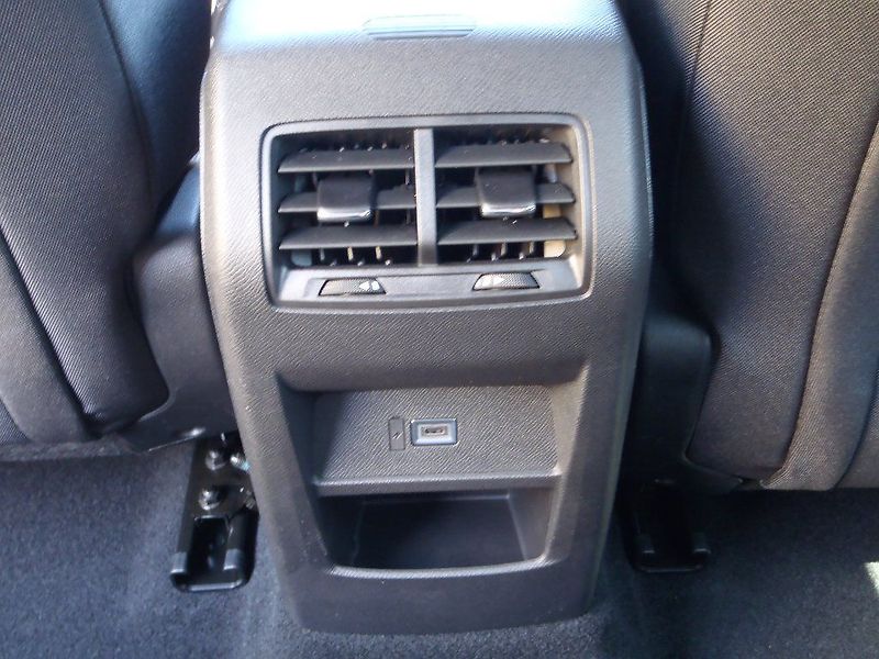 Opel Astra ST Edition Hybrid 1.2 Turbo - fotka 30 z 34