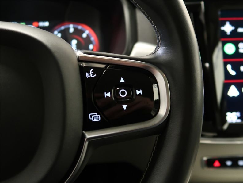 Volvo S90 2,0 D5 AWD INSCRIPTION - fotka 15 z 54