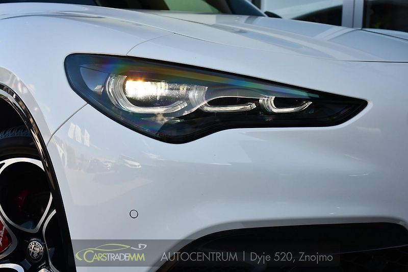 Alfa Romeo Stelvio 2.2D 154kW VELOCE AT8 Q4 - fotka 49 z 51