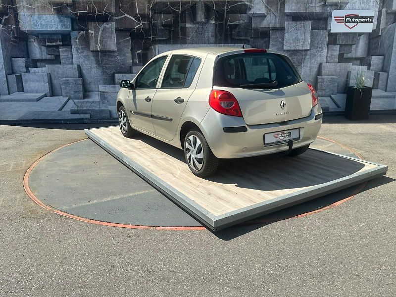Renault Clio (2007) 1.2i, 55KW - fotka 8 z 20