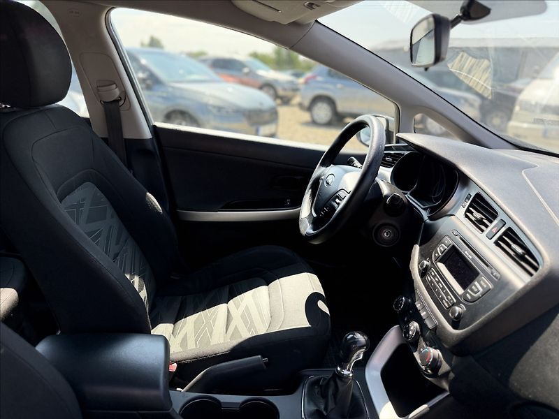Kia Ceed 1,6 NOVÉ V ČR, +SADA KOL - fotka 19 z 25