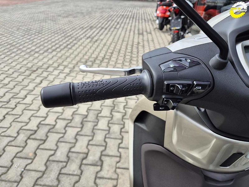 Piaggio Beverly 300 (2024) SKLADEM - fotka 17 z 19