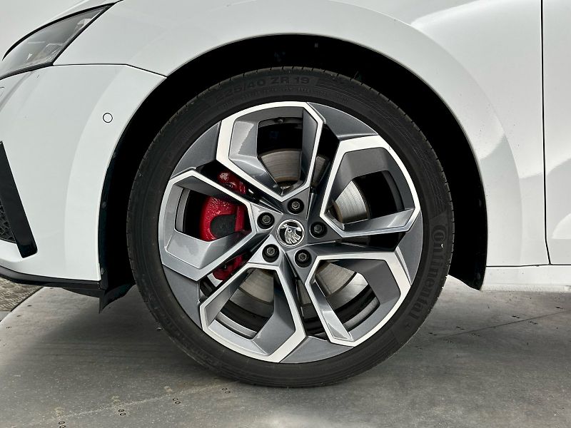 Škoda Octavia (2022) Combi 2.0TSI 180kW RS - fotka 38 z 38