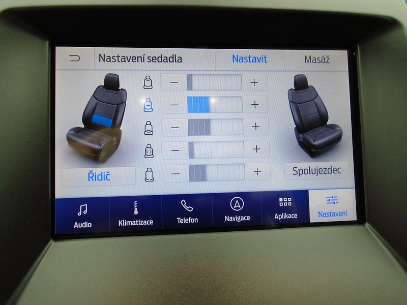 Ford S-MAX 2,0EcxoBlue 140kW 8A Vignale - fotka 30 z 46