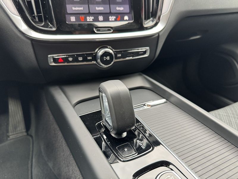 Volvo S60 (2024) 2.0i B4 Core Ad.LED Kamera - fotka 9 z 46