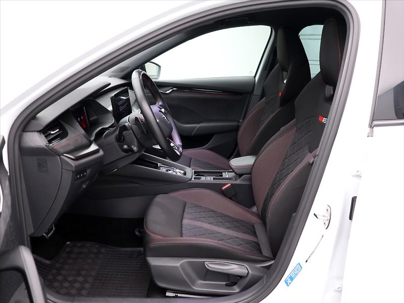 Škoda Octavia 2,0 TDI RS 4x4 Matrix DPH CZ - fotka 11 z 32