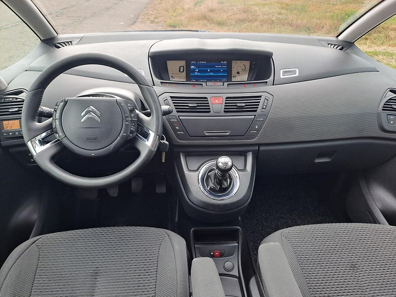 Citroën Grand C4 Picasso (2011) 1.6 HDi 7 MÍST - fotka 19 z 31