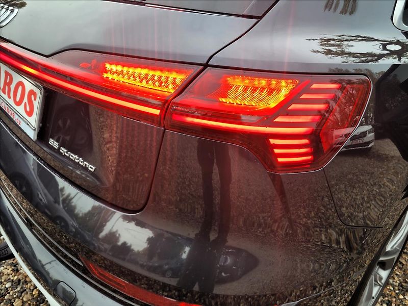 Audi e-tron 0,0 55,95KWH,4x4,SOH 91,6%,taž - fotka 44 z 50