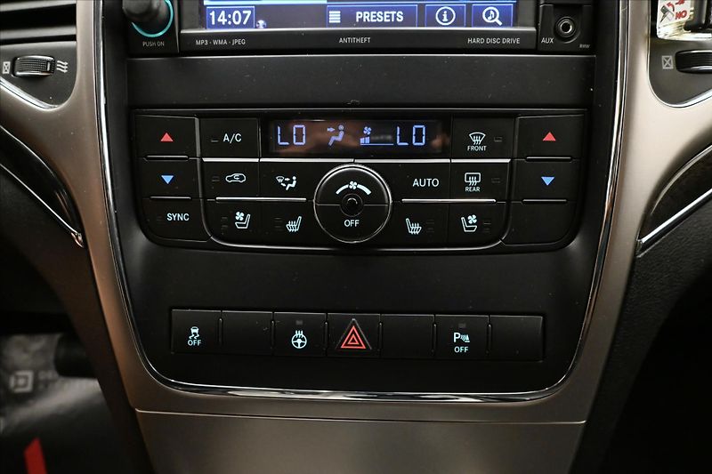 Jeep Grand Cherokee 3,0 CRD 177 kW 4x4 AT Overland - fotka 21 z 33