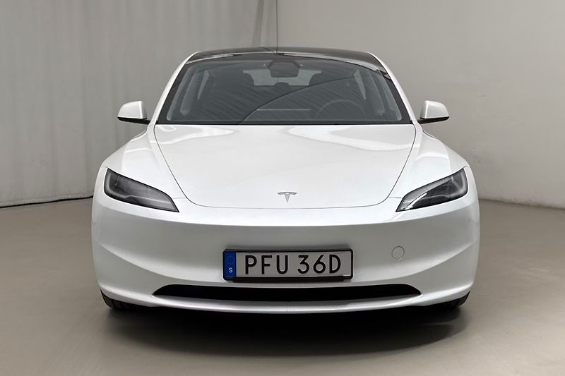 Tesla Model 3 Long Range AWD Highland Tažné - fotka 2 z 20