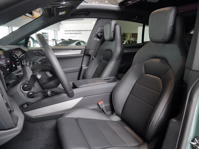 Porsche Cayenne Electric Pano HuD 360 Chrono T - fotka 11 z 22