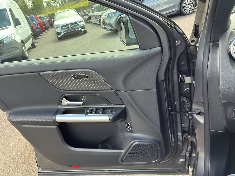 Mercedes-Benz GLA 200 d - fotka 22 z 28