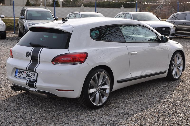 Volkswagen Scirocco 2.0TSi 147kW Sport - fotka 3 z 17