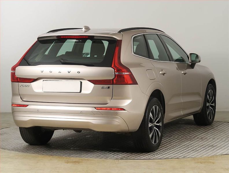 Volvo XC60 (2023) B4 AWD - fotka 5 z 27
