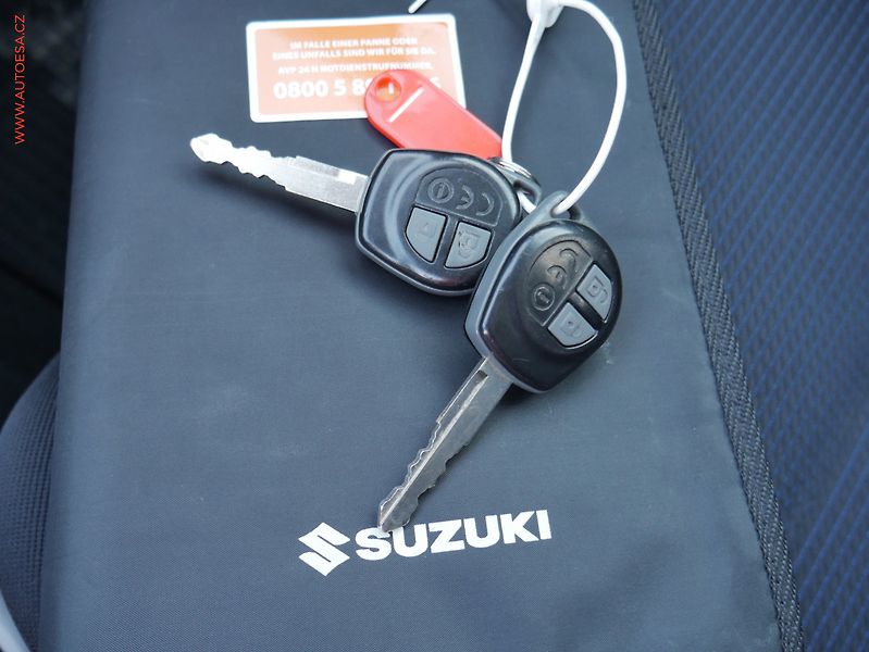 Suzuki Swift (2007) 1.3i 4x4, AC, výhřev sed - fotka 16 z 16