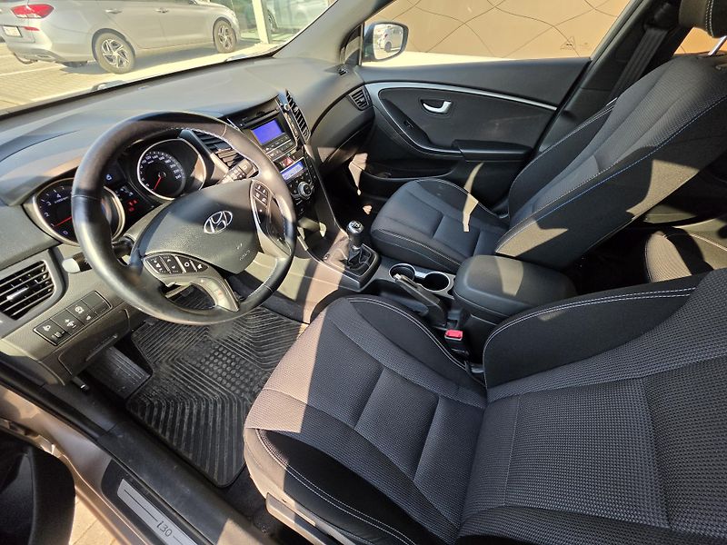 Hyundai i30 (2016) 1,6 GDI 99kW WG - fotka 9 z 17