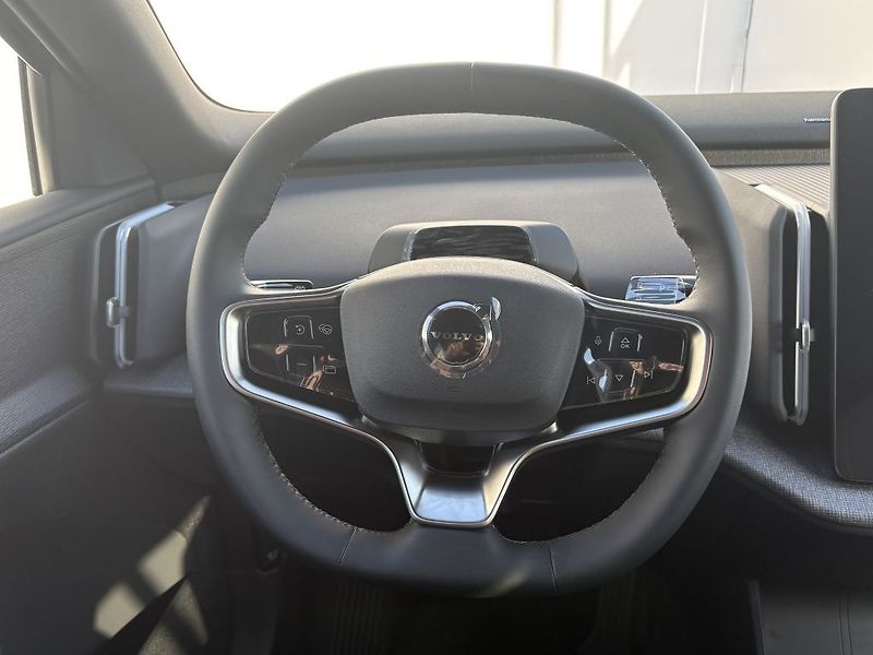 Volvo EX30 PLUS P5 Long Range Electric 20 - fotka 13 z 25