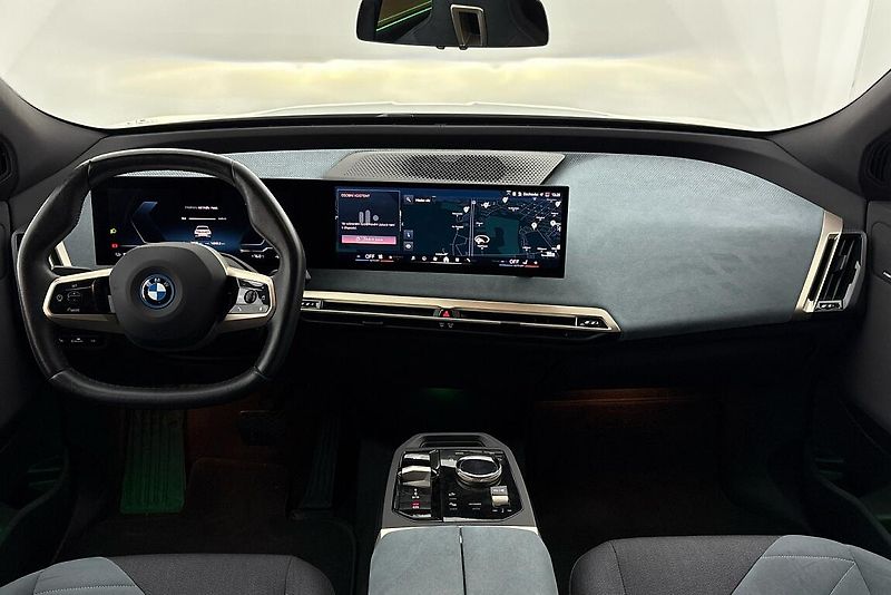 BMW iX xDrive40 - fotka 7 z 13