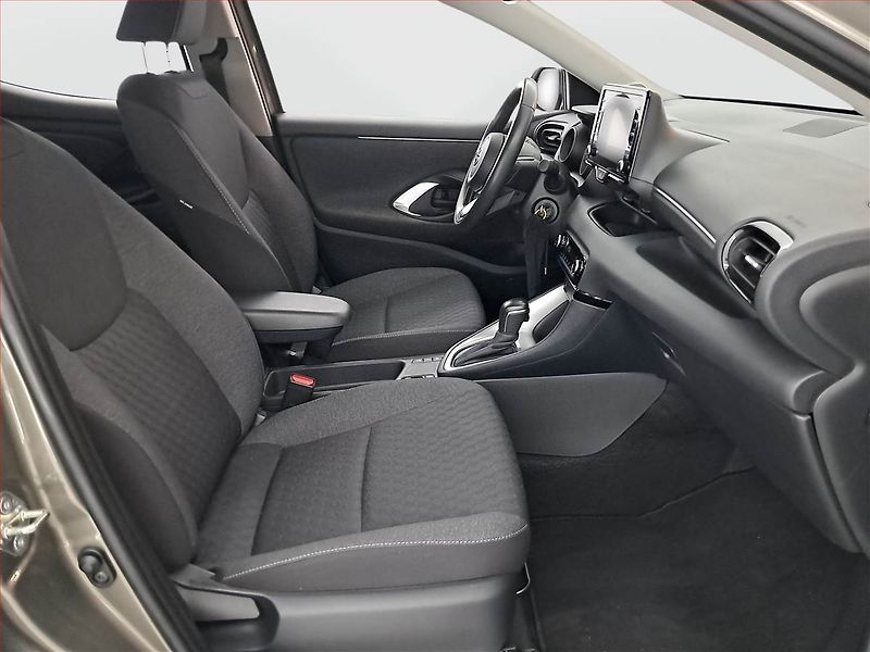 Toyota Yaris (2021) 1.5 VVT-i Hybrid, Automat - fotka 9 z 21