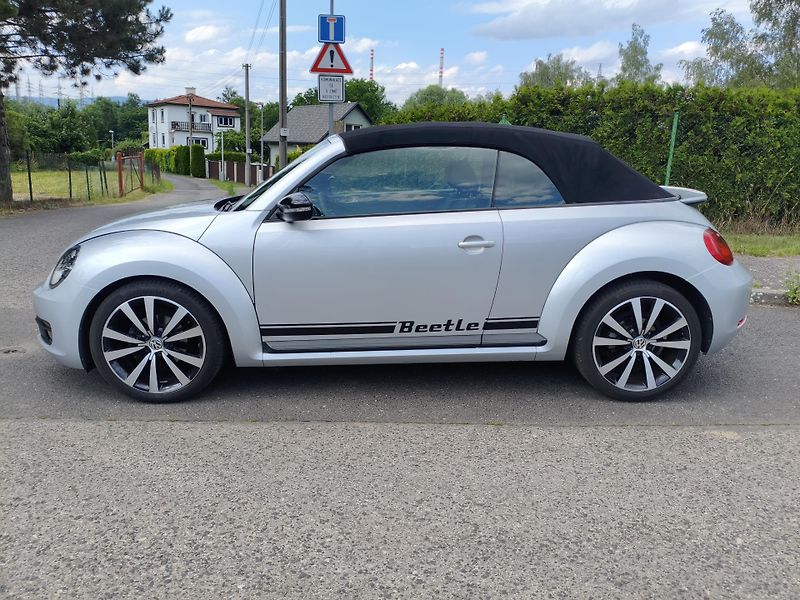 Volkswagen Beetle (2013) 1,2 TSI Cabrio Sport - fotka 8 z 35