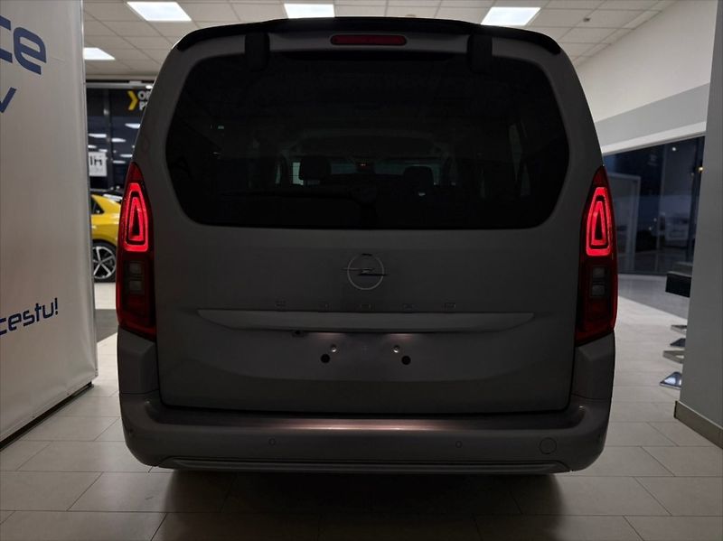 Opel Combo (2024) 1.5 Elegance Plus L2H1 AT8 - fotka 5 z 11