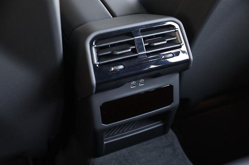 BMW Řada 5 540d xDrive Touring - fotka 16 z 18