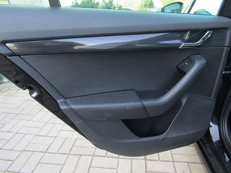 Škoda Octavia (2016) RS 2.0 TDI DSG 4X4 - fotka 22 z 44