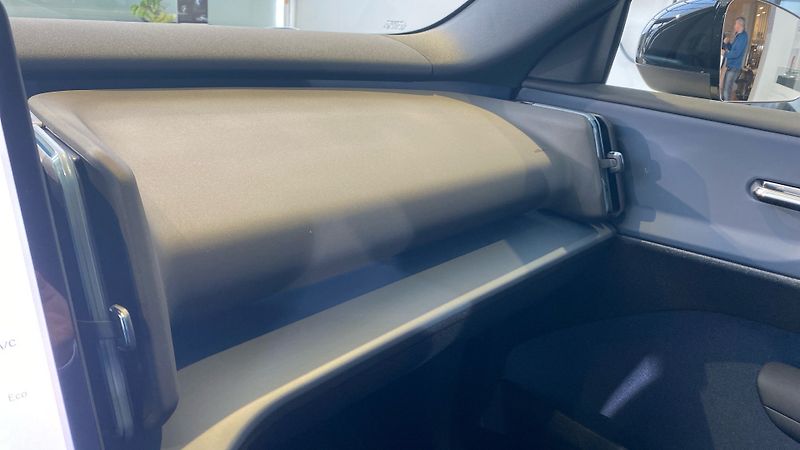 Volvo EX30 (2026) PLUS, P5 electric, 200 kW / 27 - fotka 10 z 15