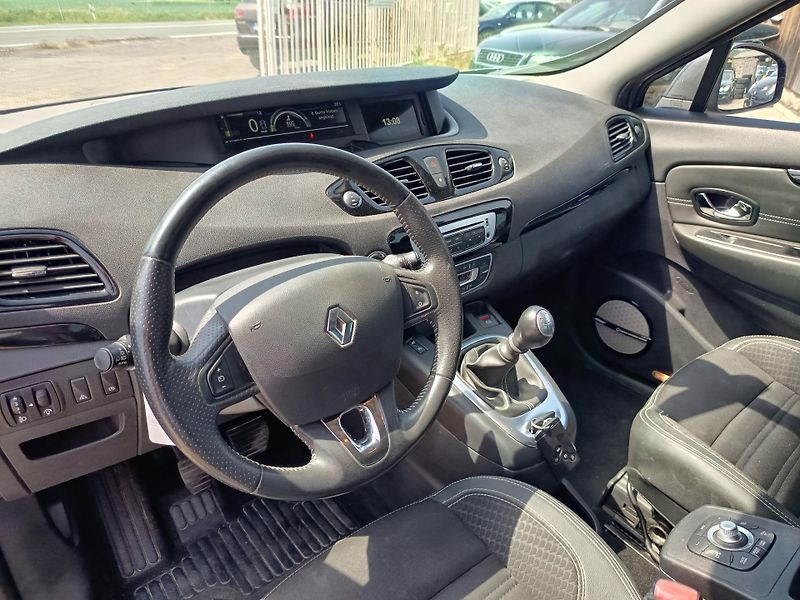 Renault Scénic (2014) 1.2 97kw 114tis Km - fotka 30 z 40