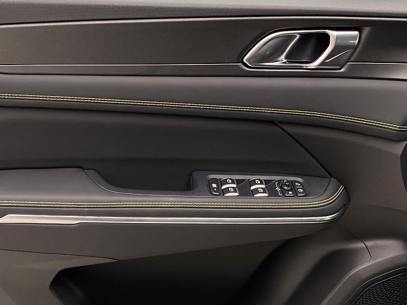 Lynk & Co 01 (2025) CORE PHEV AUT CZ 1.maj - fotka 27 z 95