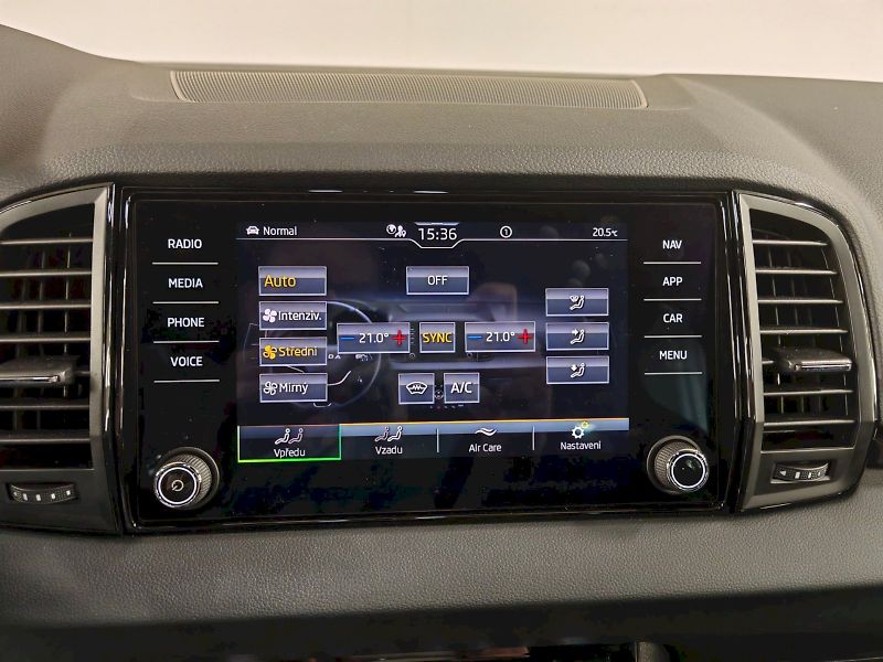 Škoda Karoq (2025) 1.5 TSI 110 kW DSG Sportline - fotka 10 z 30