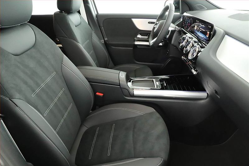 Mercedes-Benz GLA (2025) 200 d, AMG Line, Navigace - fotka 7 z 20