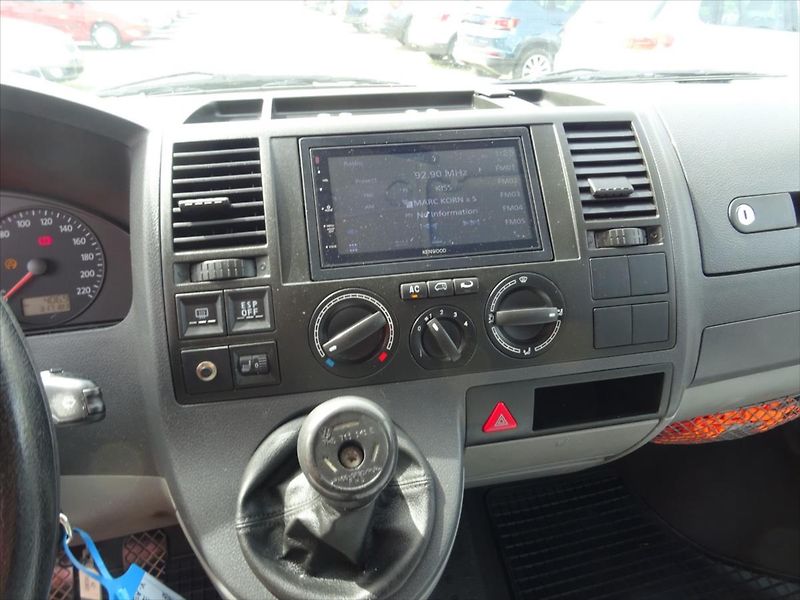 Volkswagen Transporter 2,5 TDi 96 kW Kat. M1 9.Míst - fotka 13 z 15