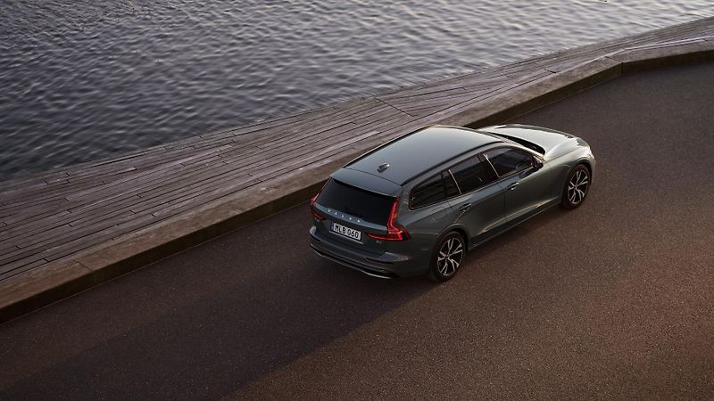Volvo V60 (2026) B4 AUT DARK PLUS - fotka 2 z 10
