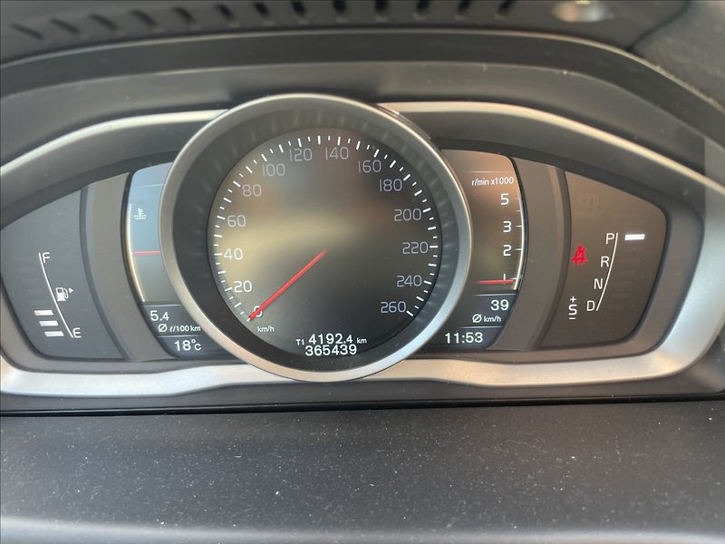 Volvo XC70 2,4 D4 AWD Geartronic Polar 13 - fotka 15 z 30