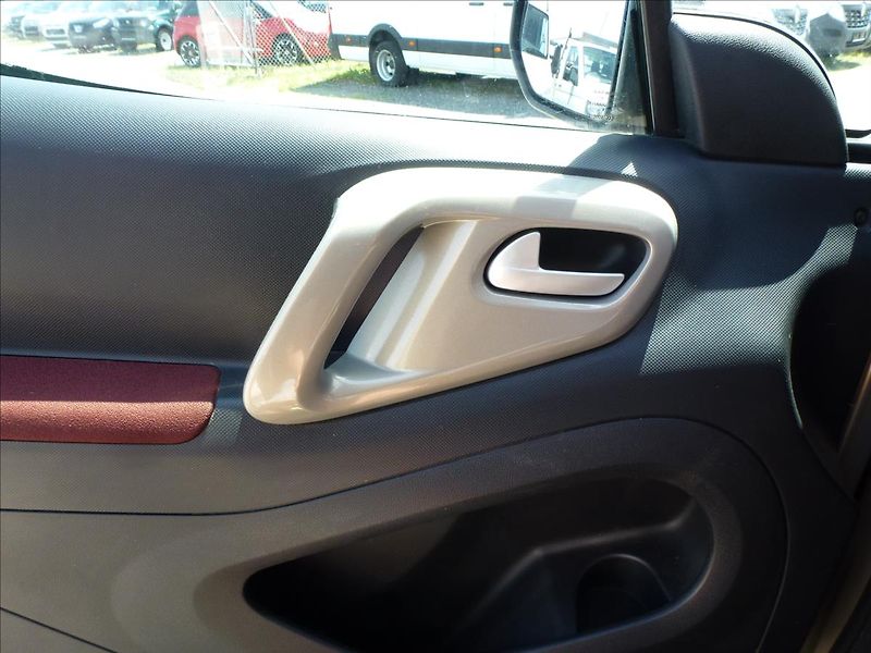 Citroën Berlingo 1,6 HDI  Multispace - fotka 32 z 44